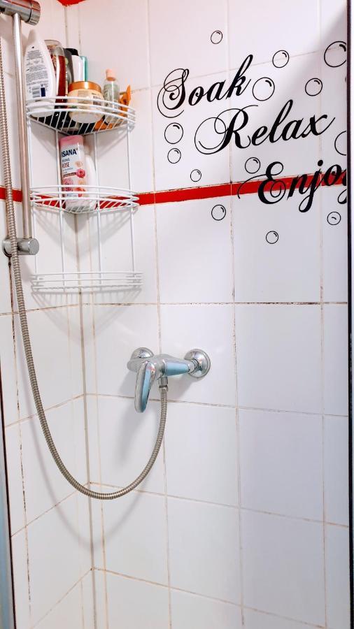 Room In City Center Halle With Shared Bathroom & Kitchen - Free Wifi, Netflix, Ipad & Ground Floor Luaran gambar