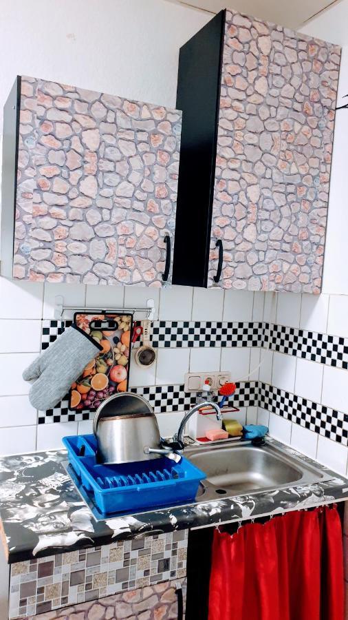 Room In City Center Halle With Shared Bathroom & Kitchen - Free Wifi, Netflix, Ipad & Ground Floor Luaran gambar